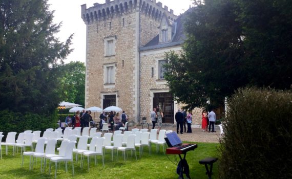 Outdoor ceremony in La Couronne