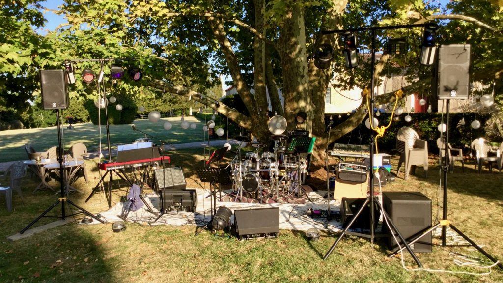 Wedding band at chateau de la cote