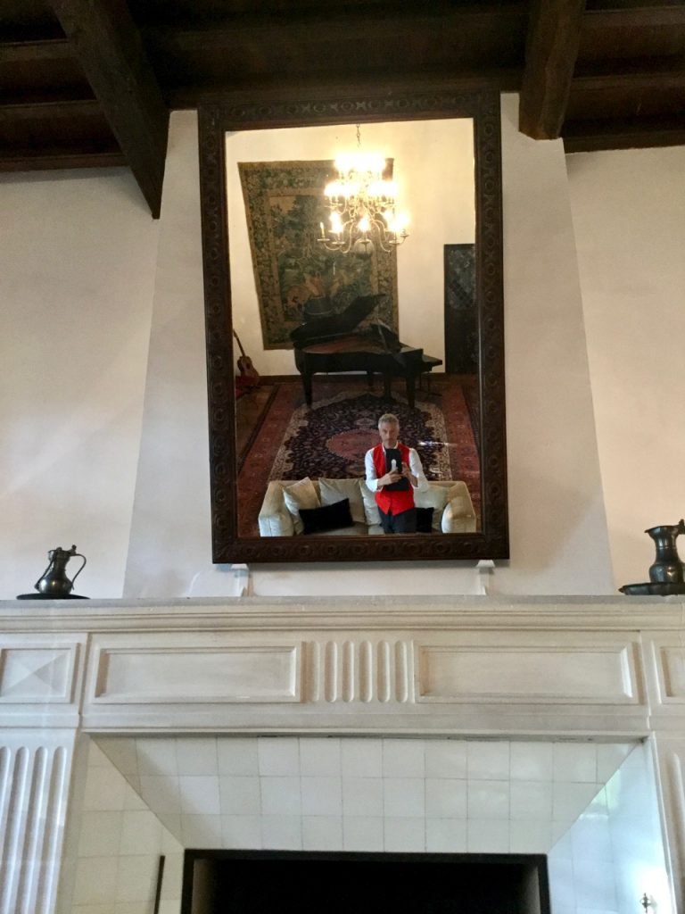 pianist in the mirror