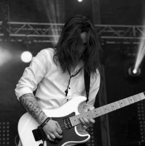 Live disco guitarist