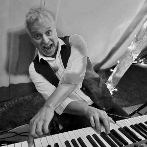 Live disco keyboard player